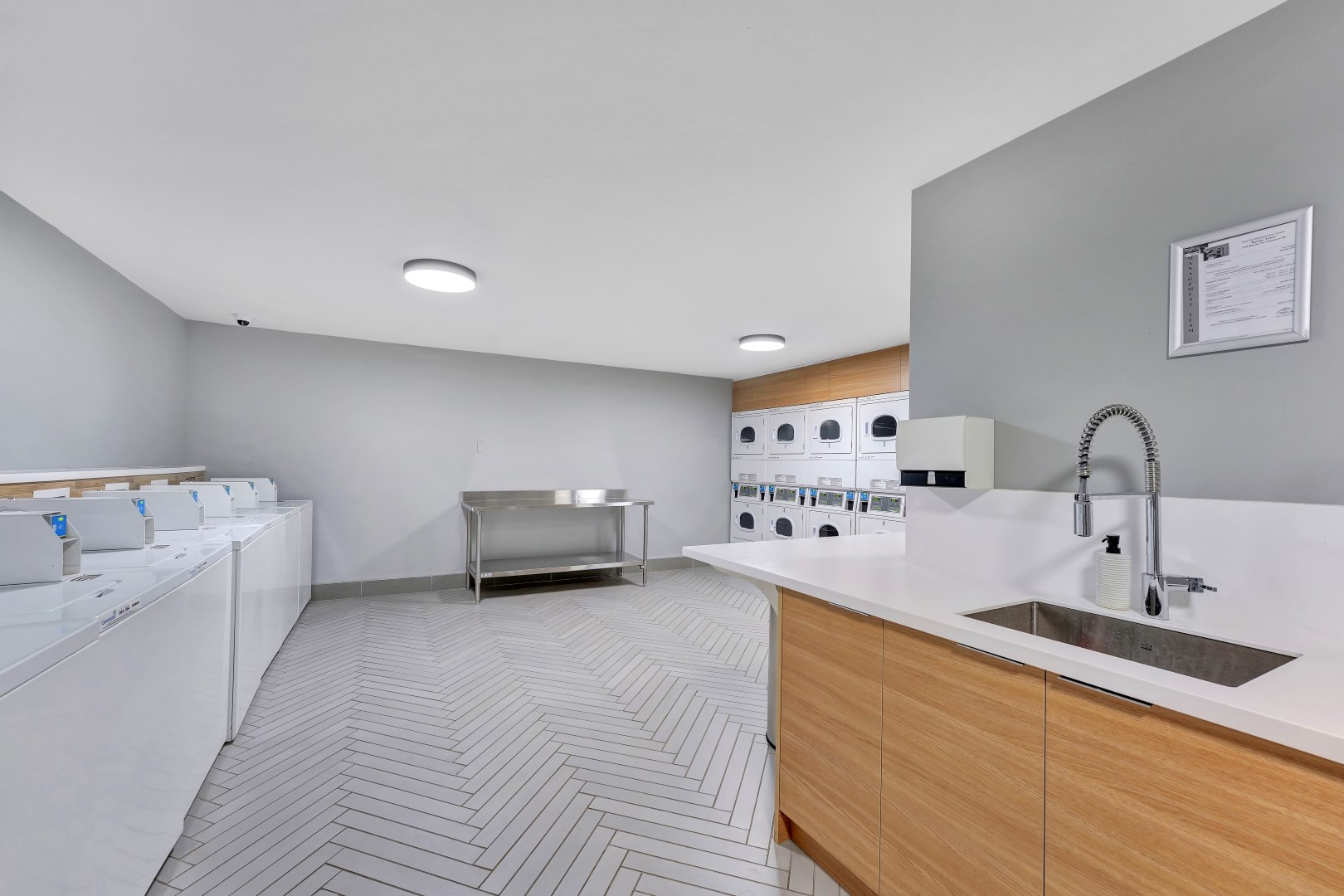 1348 Barclay Street - Photo 15