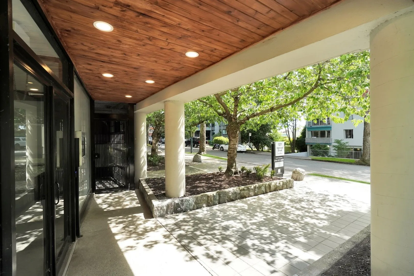1371 Harwood Street - Photo 2
