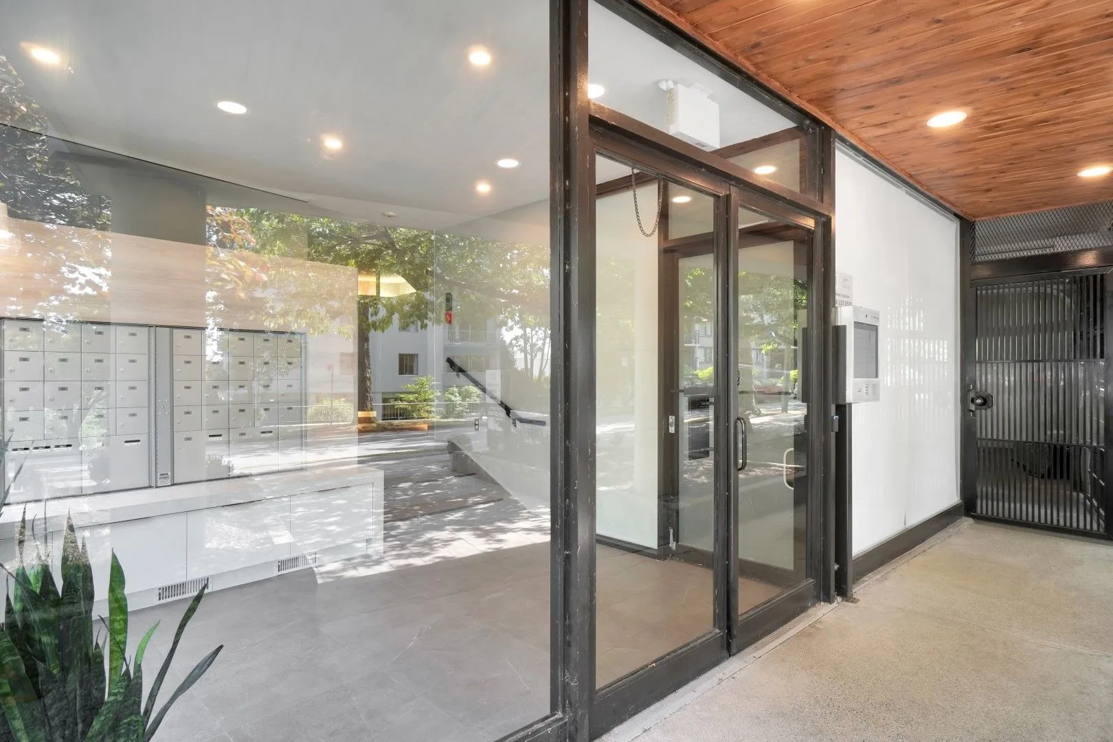 1371 Harwood Street - Photo 3