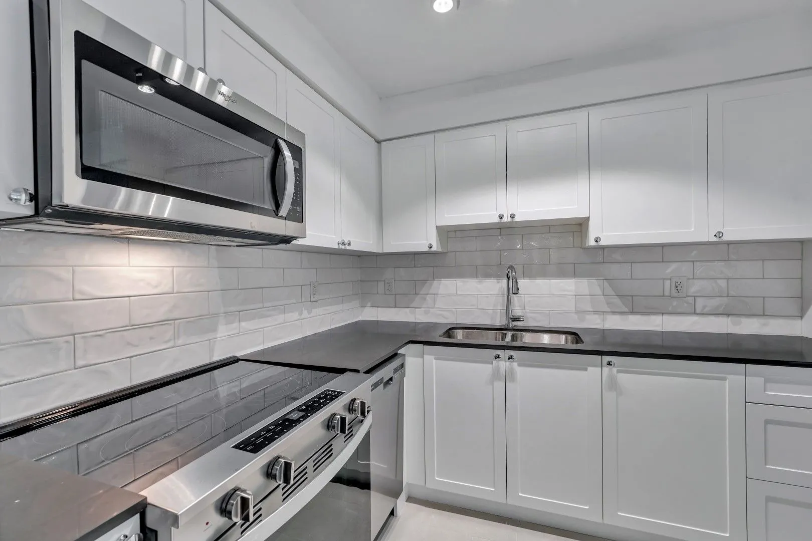 1371 Harwood Street - Photo 4