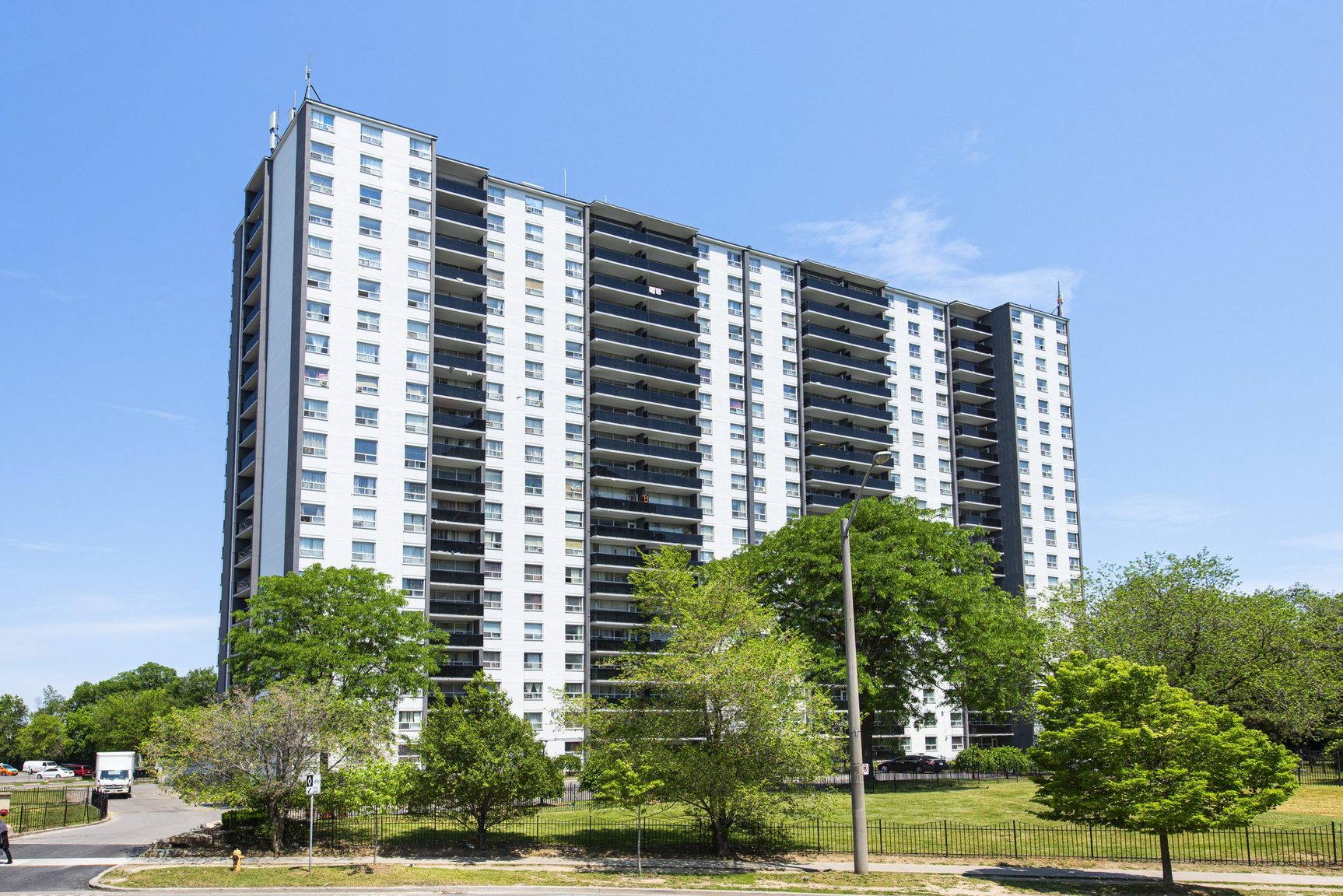 Don Valley Towers at 71 Thorncliffe Park Drive - Photo 2