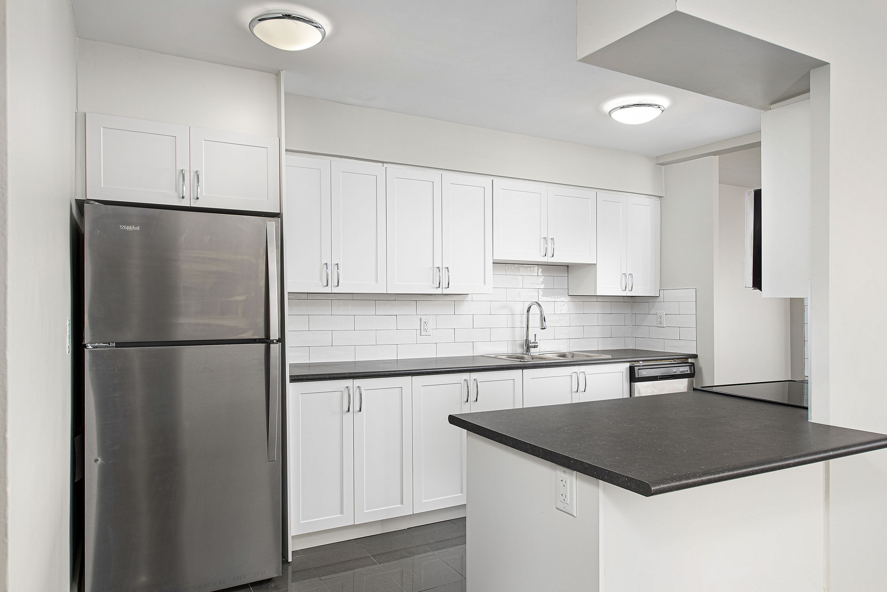 Champlain Towers at 79 Thorncliffe Park Drive - Photo 4
