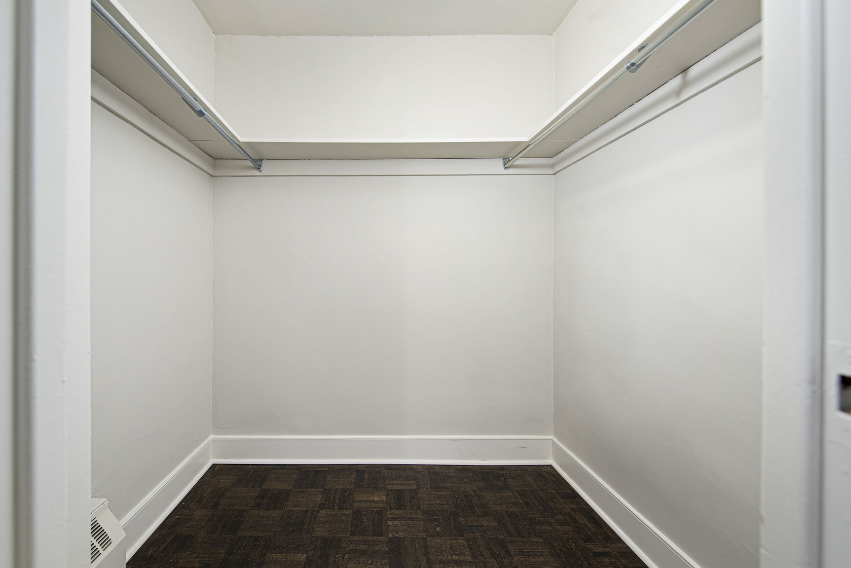 Champlain Towers at 79 Thorncliffe Park Drive - Photo 6