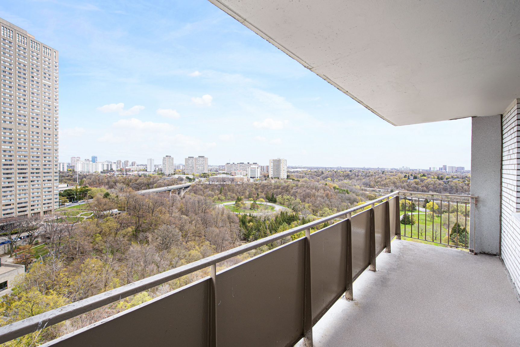 Champlain Towers at 79 Thorncliffe Park Drive - Photo 11