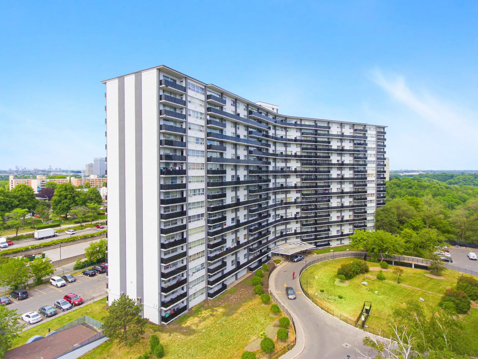 Champlain Towers at 75 Thorncliffe Park Drive - Photo 2