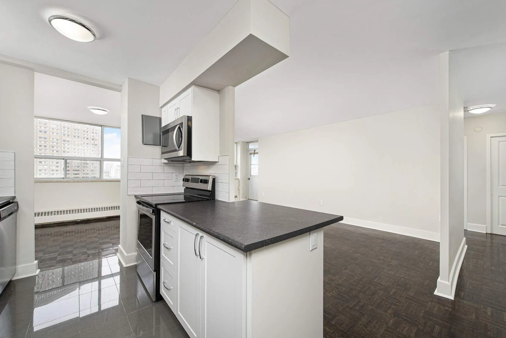 Champlain Towers at 75 Thorncliffe Park Drive - Photo 3
