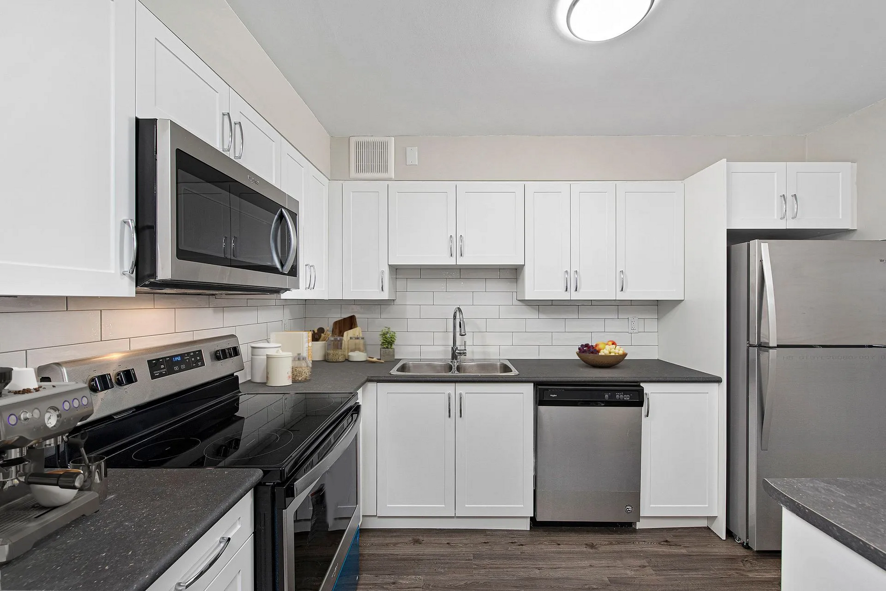 Champlain Towers at 75 Thorncliffe Park Drive - Photo 5