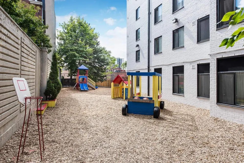 295 Dufferin Street - Photo 22