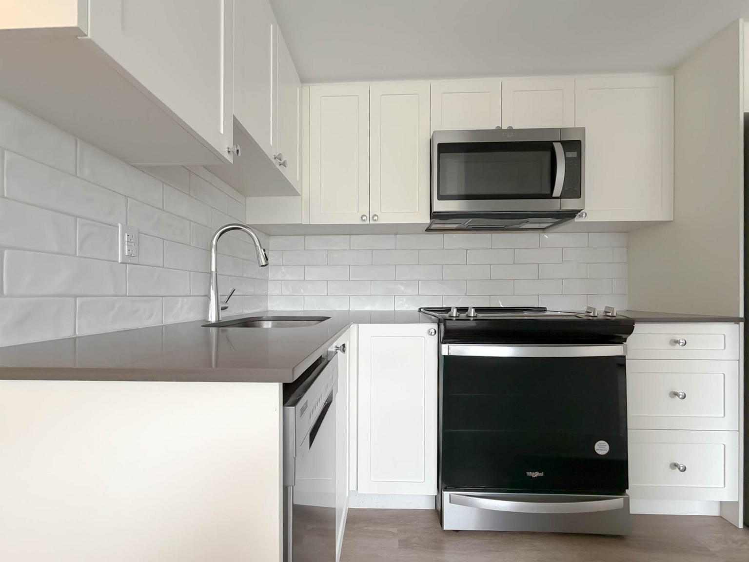 1255 Pendrell Street - Photo 3