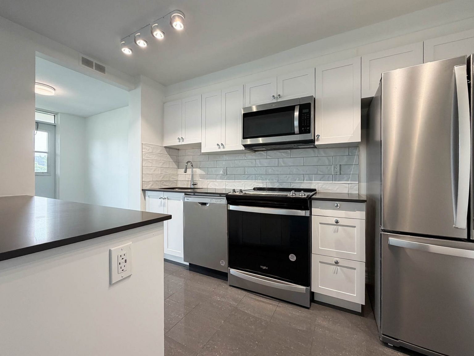 15 Eva Rd - Photo 2