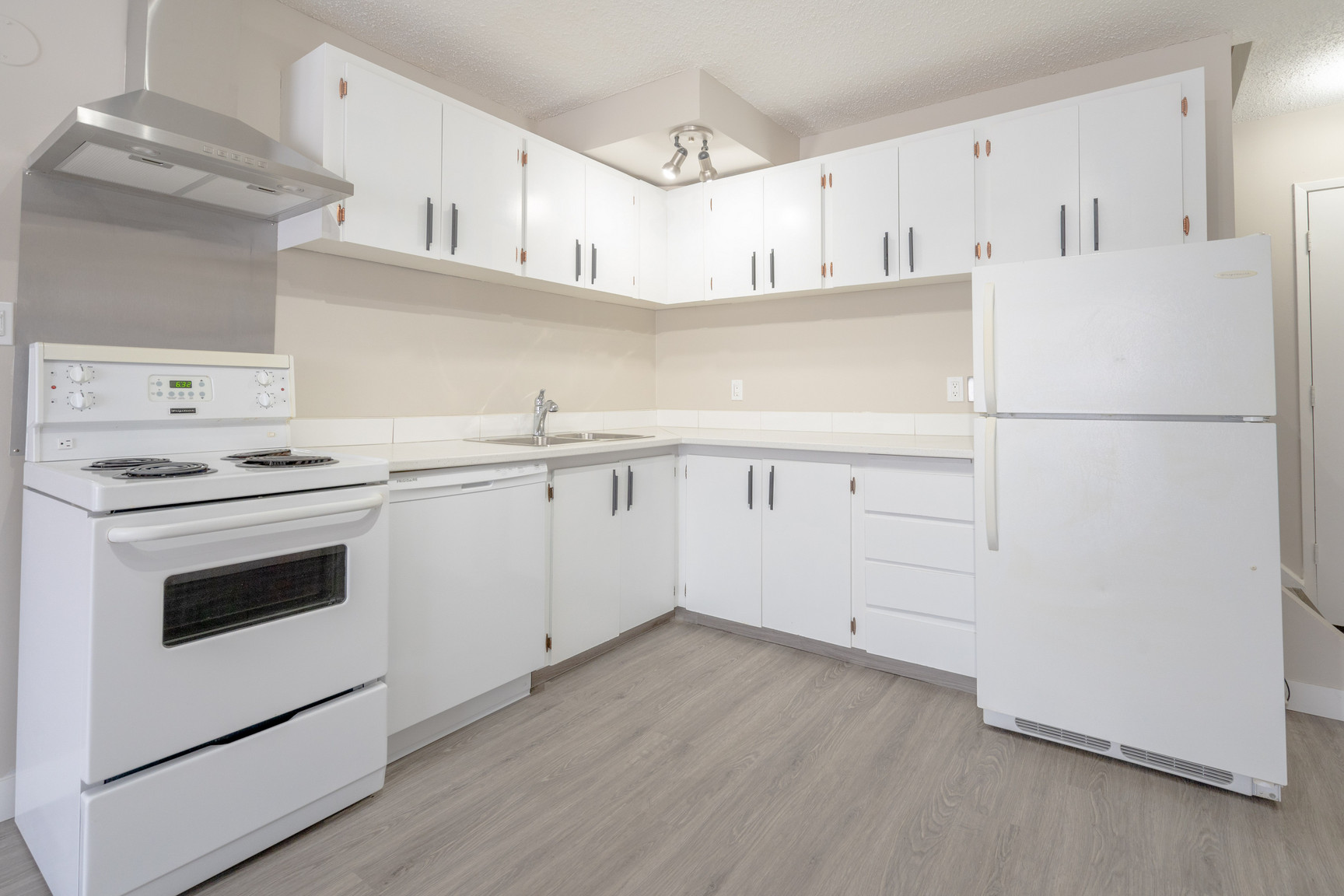 METRO PARK PLACE - Photo 27