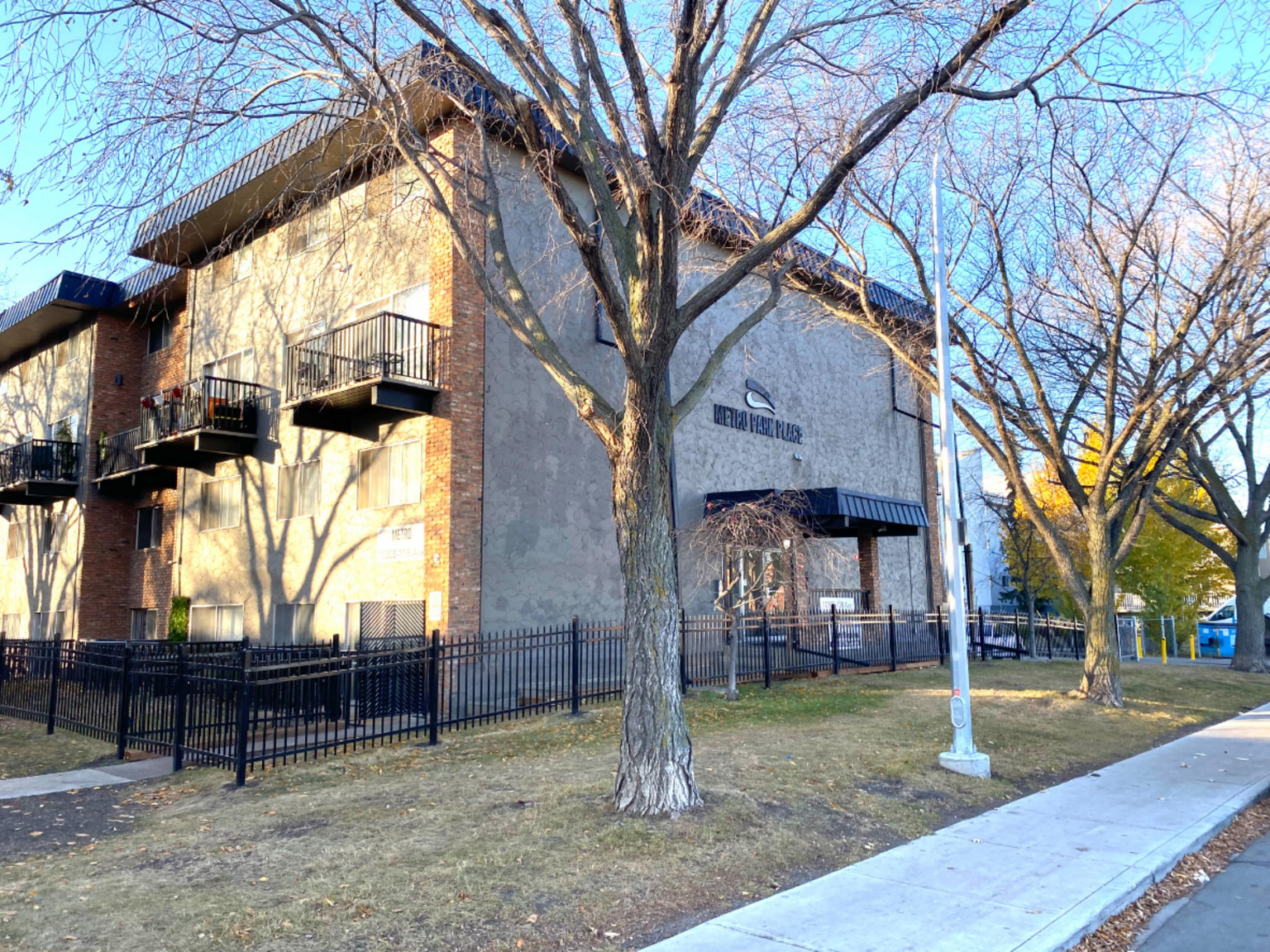METRO PARK PLACE