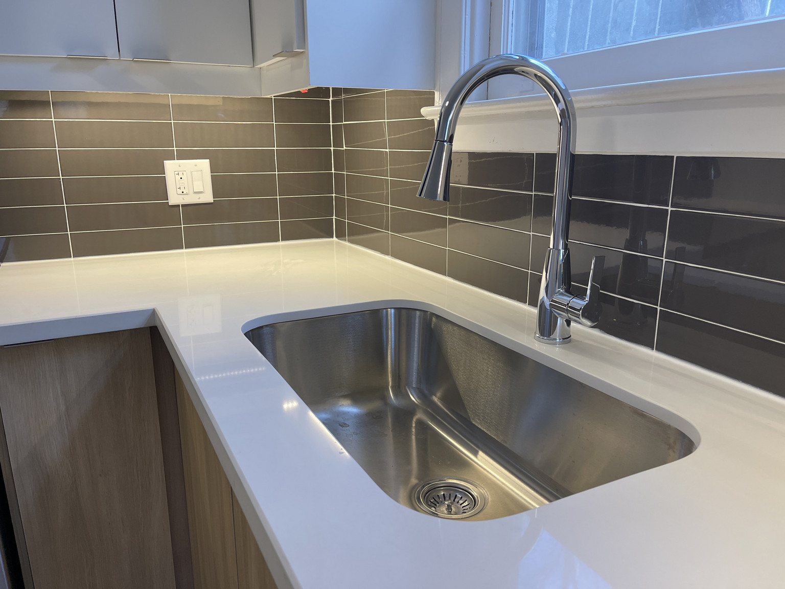 2566 Lake Shore Boulevard West - Photo 3