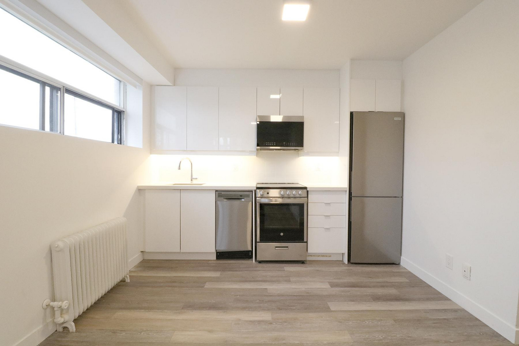 272 Birmingham Street - Photo 2