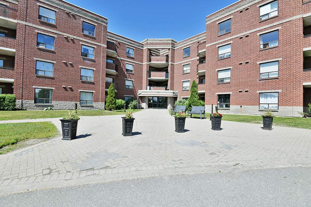 South Centrepointe - Photo 9