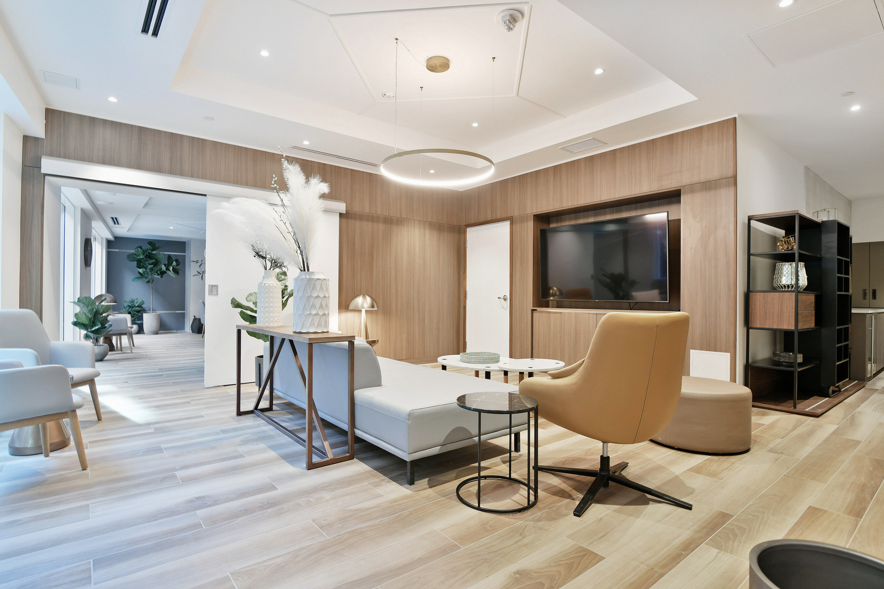 Fifth + Bank - Photo 11