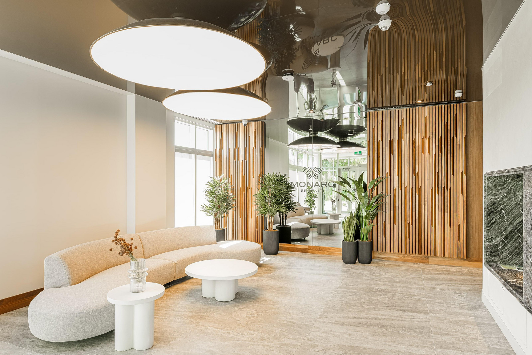 Monarc Collection - Photo 2