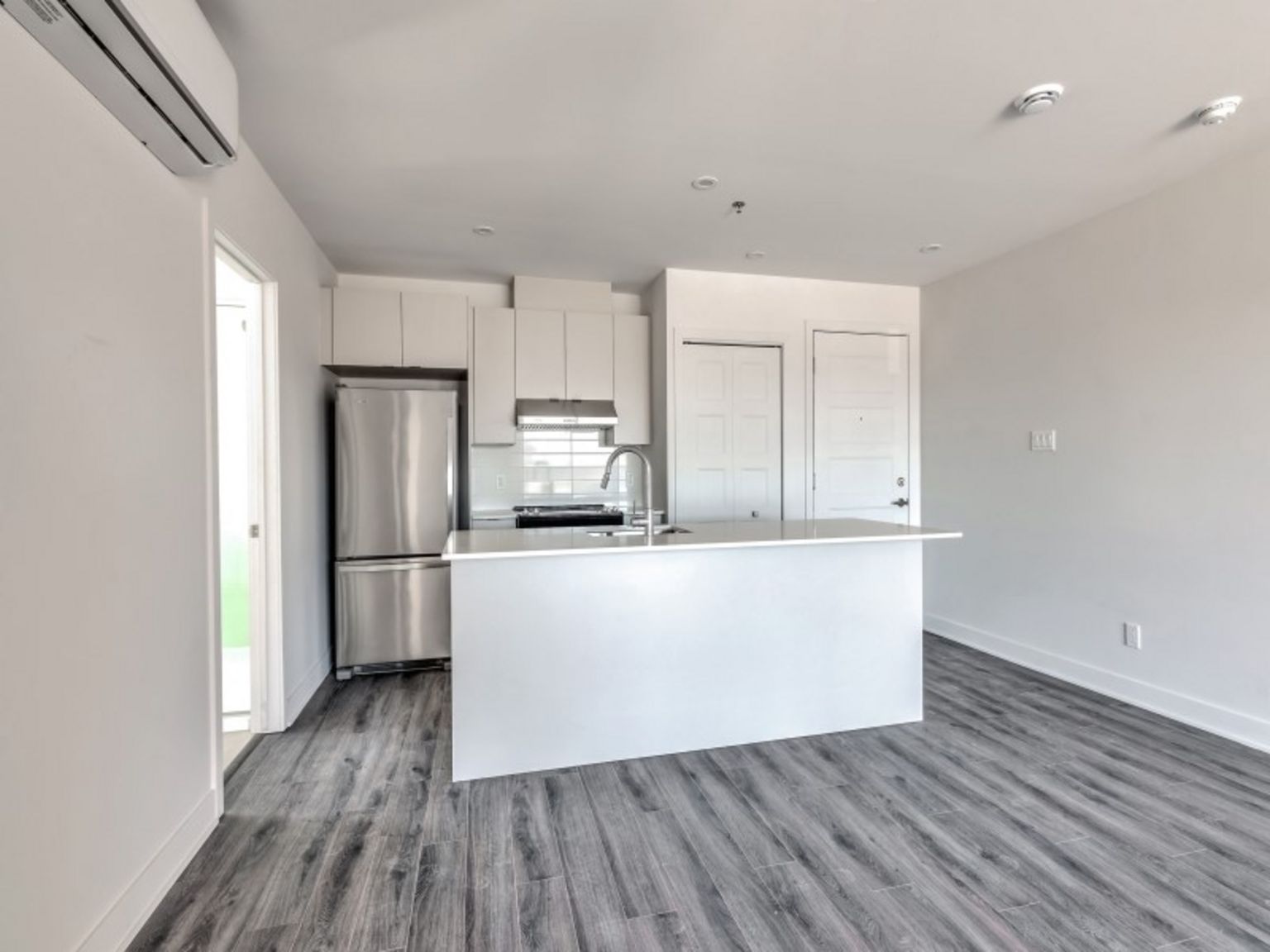 Vida LaSalle Condo Rentals - Photo 4