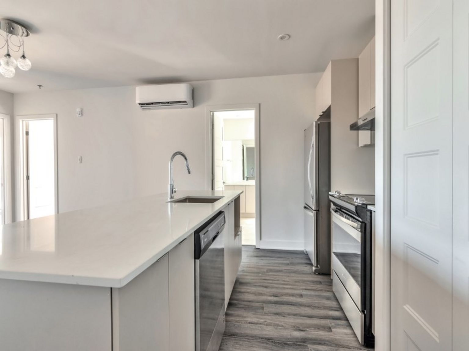 Vida LaSalle Condo Rentals - Photo 11