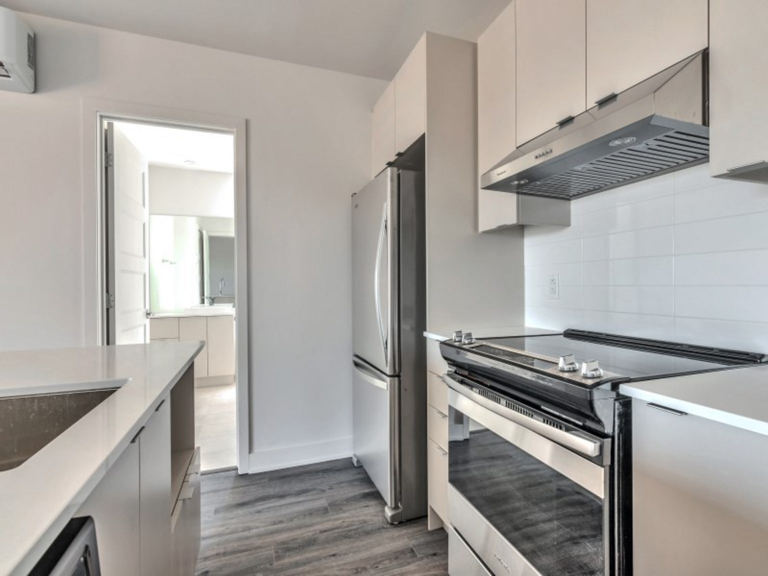 Vida LaSalle Condo Rentals - Photo 8
