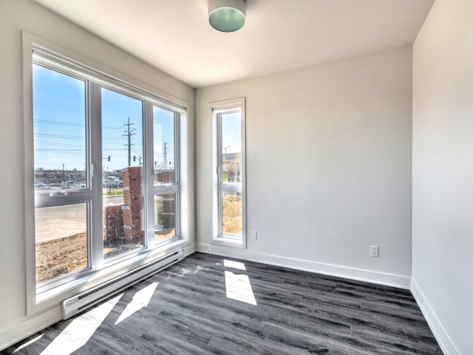 Vida LaSalle Condo Rentals - Photo 2