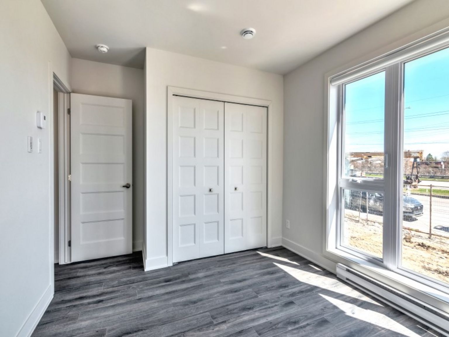 Vida LaSalle Condo Rentals - Photo 3