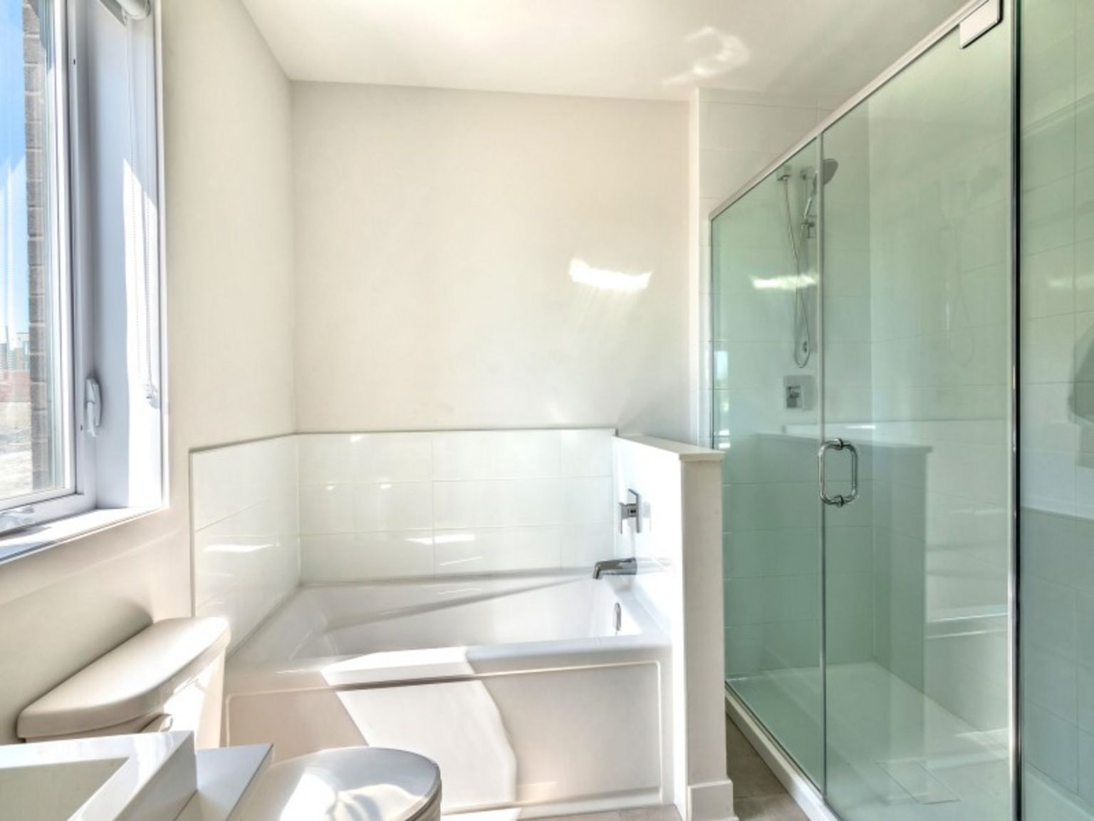Vida LaSalle Condo Rentals - Photo 15