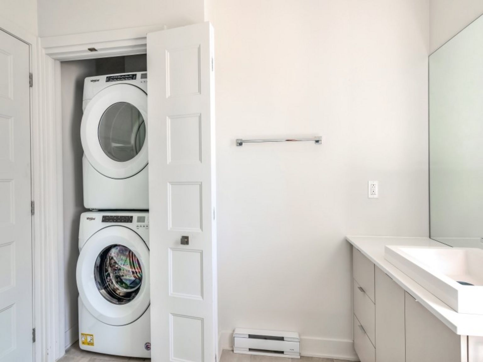 Vida LaSalle Condo Rentals - Photo 16