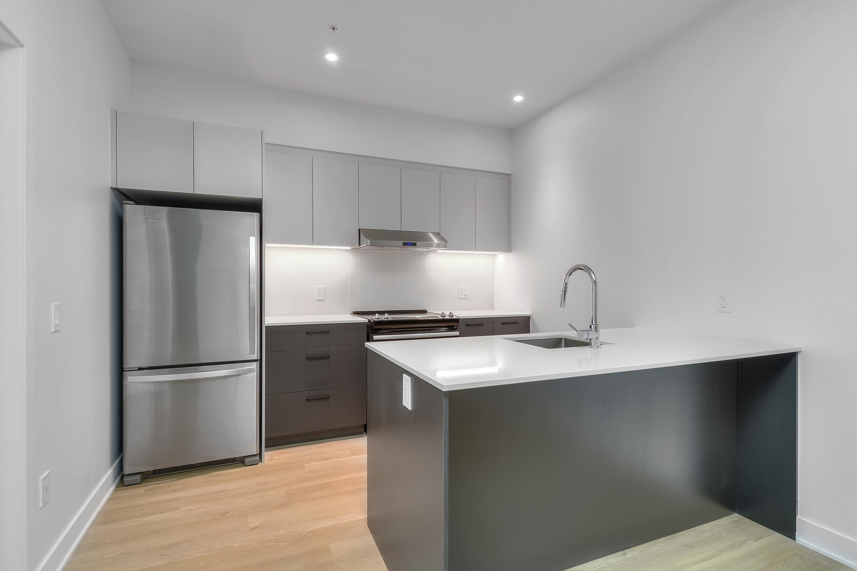 Jacques Condo Rentals - Photo 8