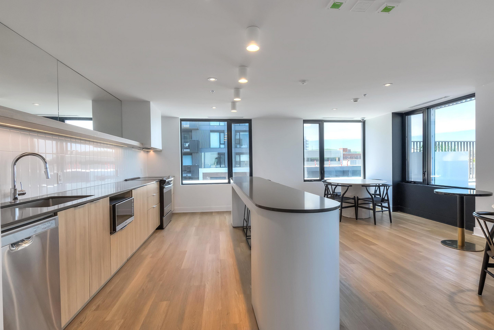 Jacques Condo Rentals - Photo 20