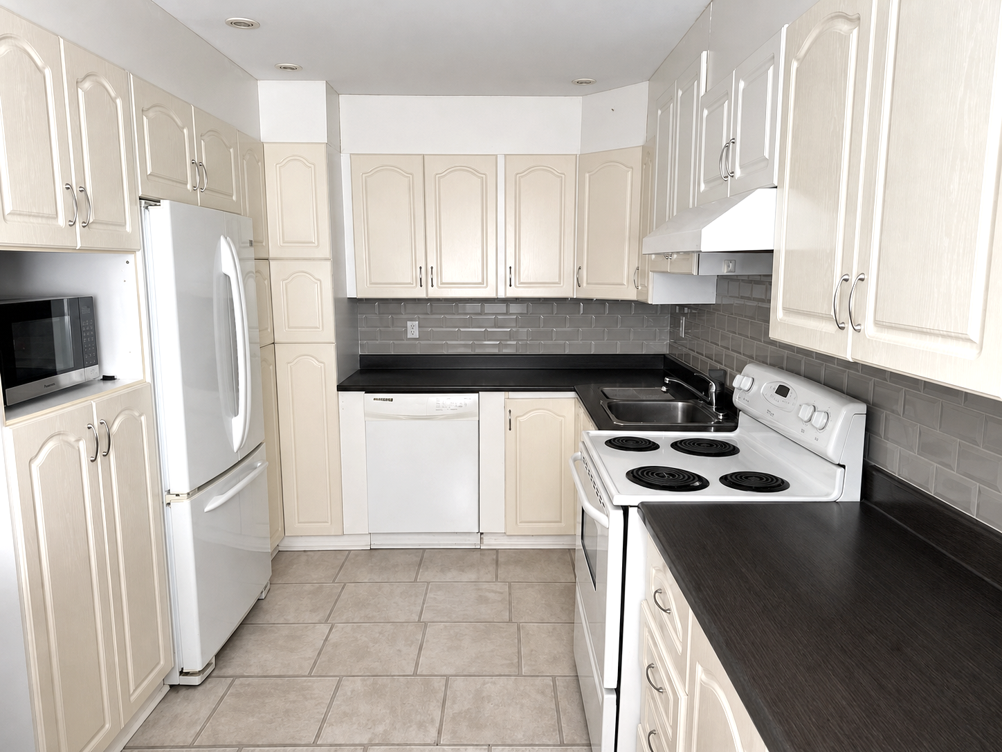 9431 LaSalle Apartments - Photo 3