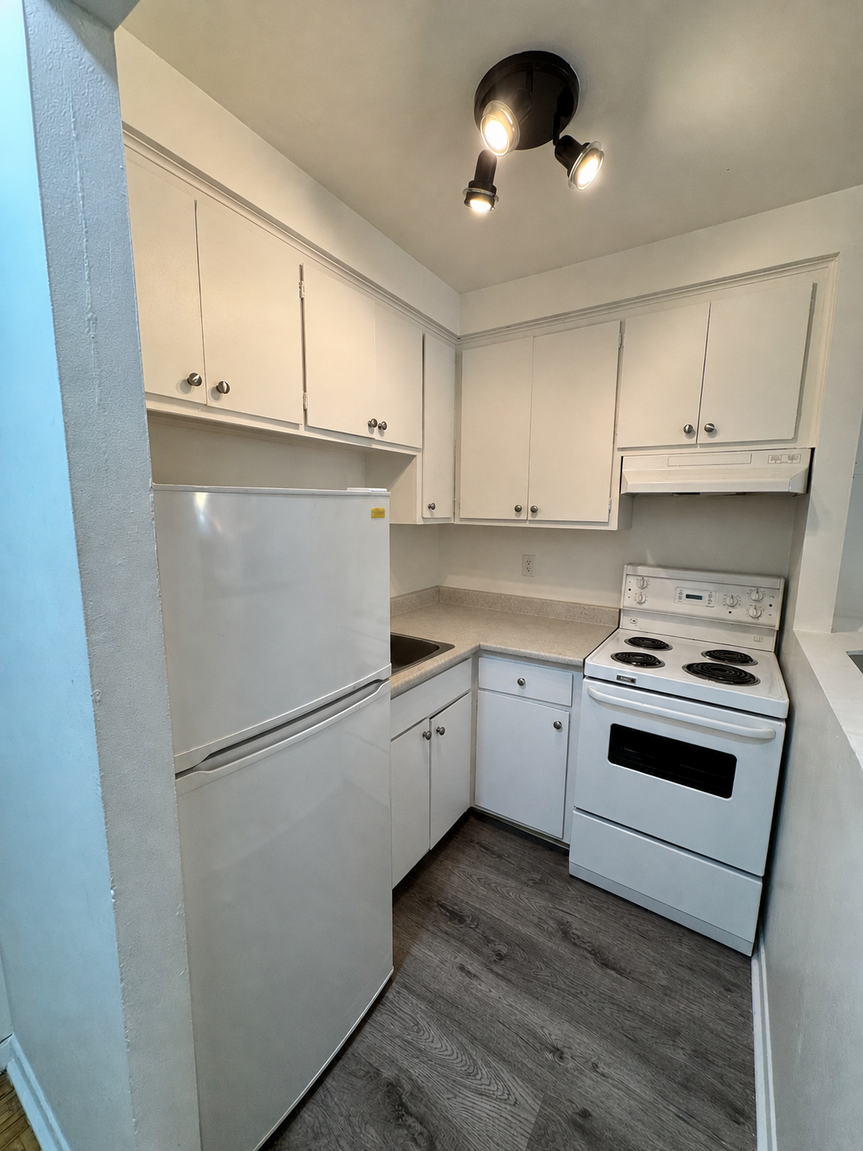 9431 LaSalle Apartments - Photo 11