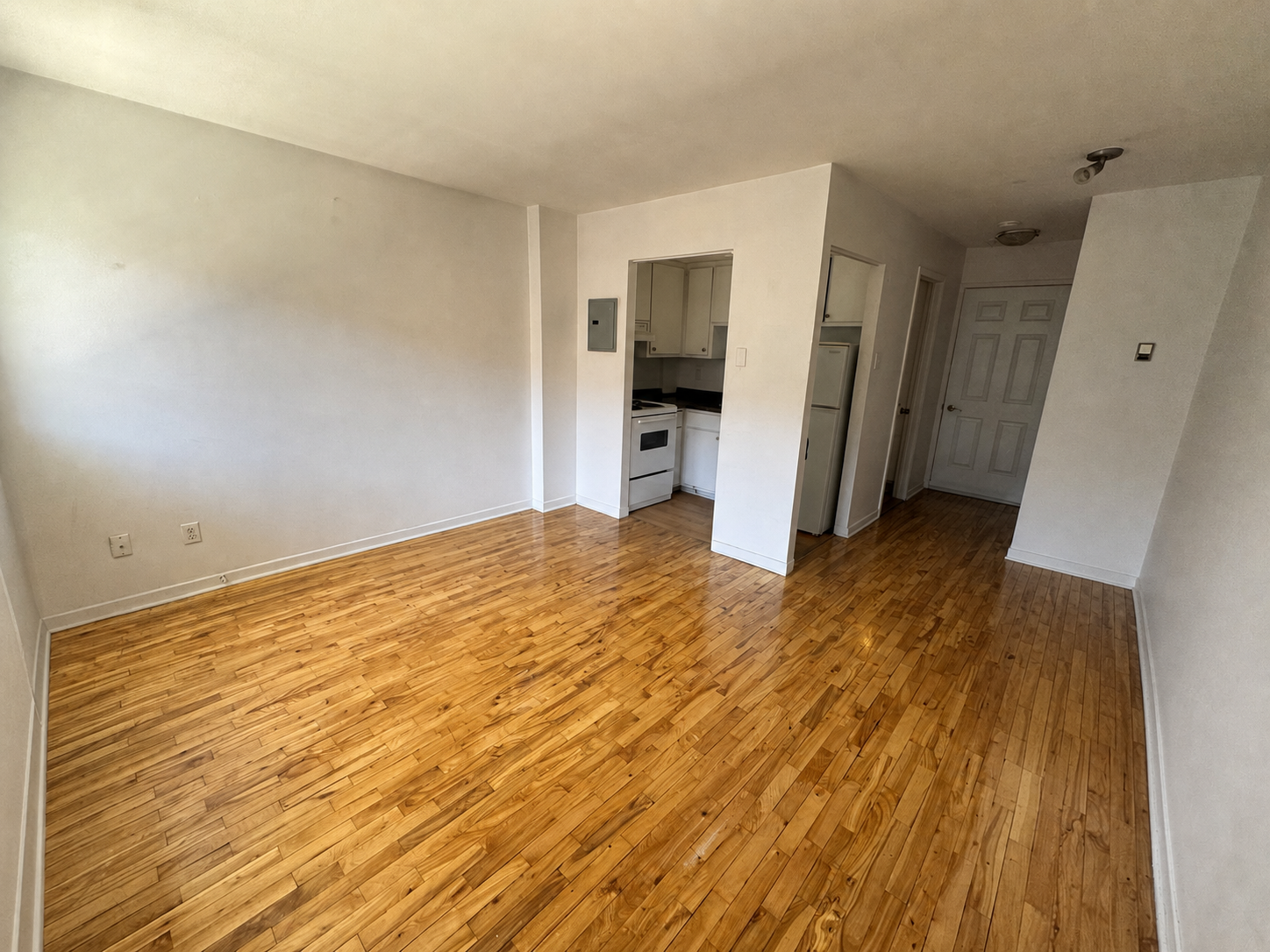 9431 LaSalle Apartments - Photo 8