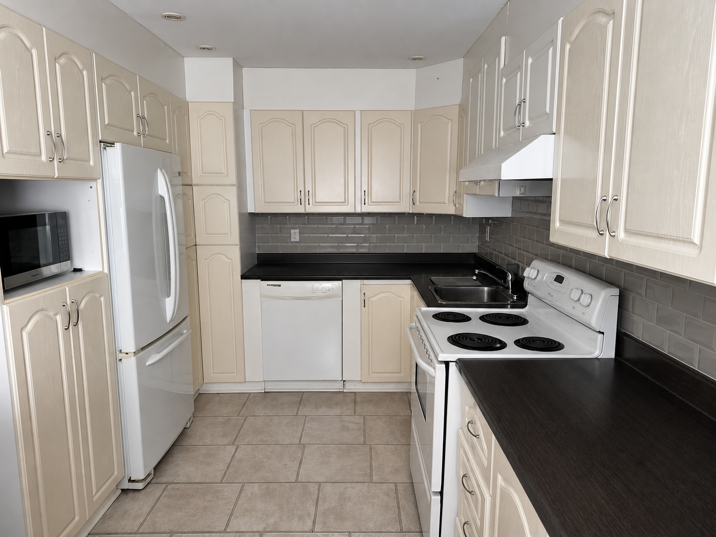 9431 LaSalle Apartments - Photo 10