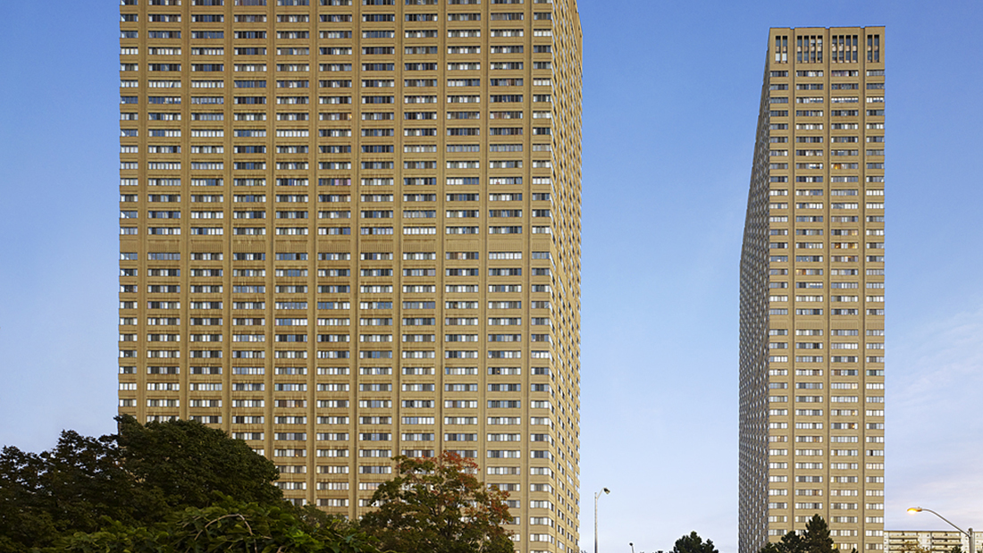 Leaside Towers - Photo 2
