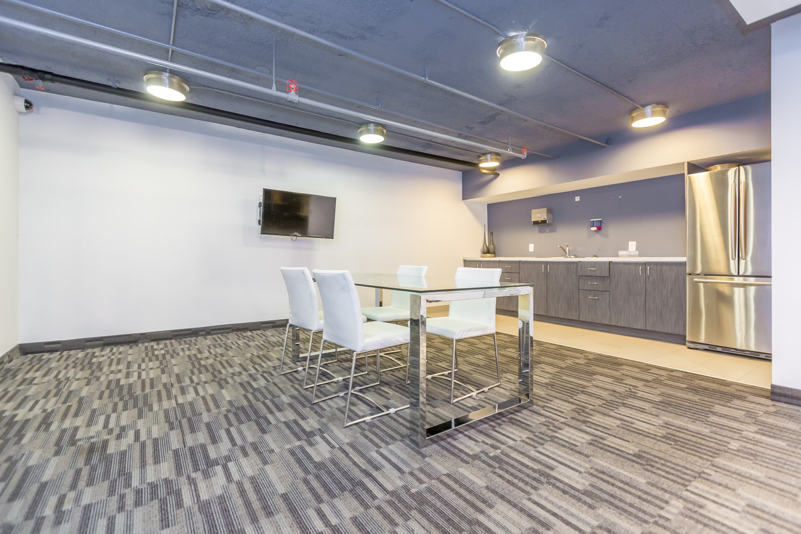 Dixie Square Apartments - Photo 11