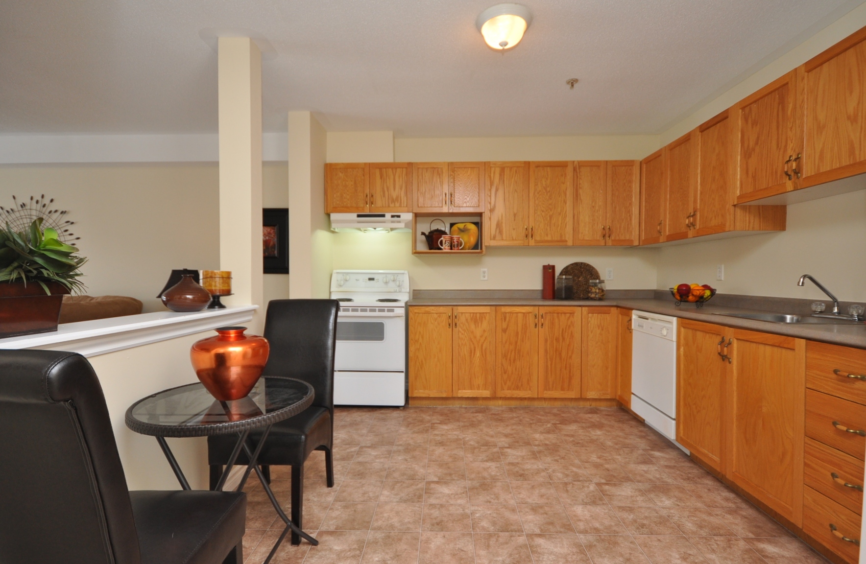 Fairfax Suites - Photo 5