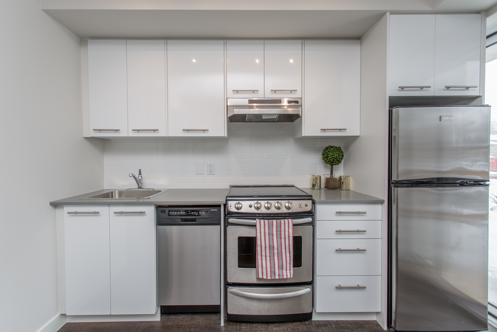 Bridgewood Suites - Photo 2