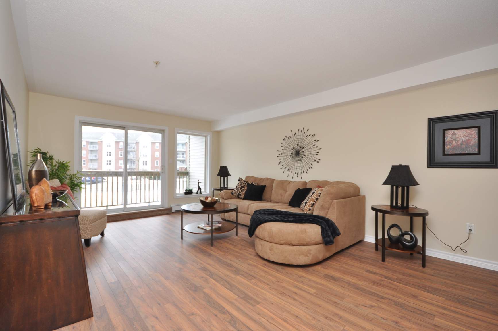 Fairfax Suites - Photo 3