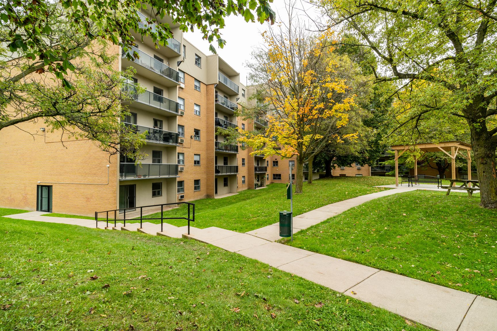 Castlegrove Apartments - Photo 11