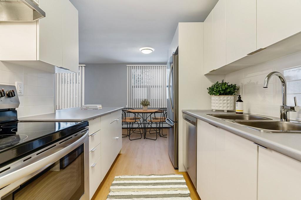Castlegrove Apartments - Photo 2