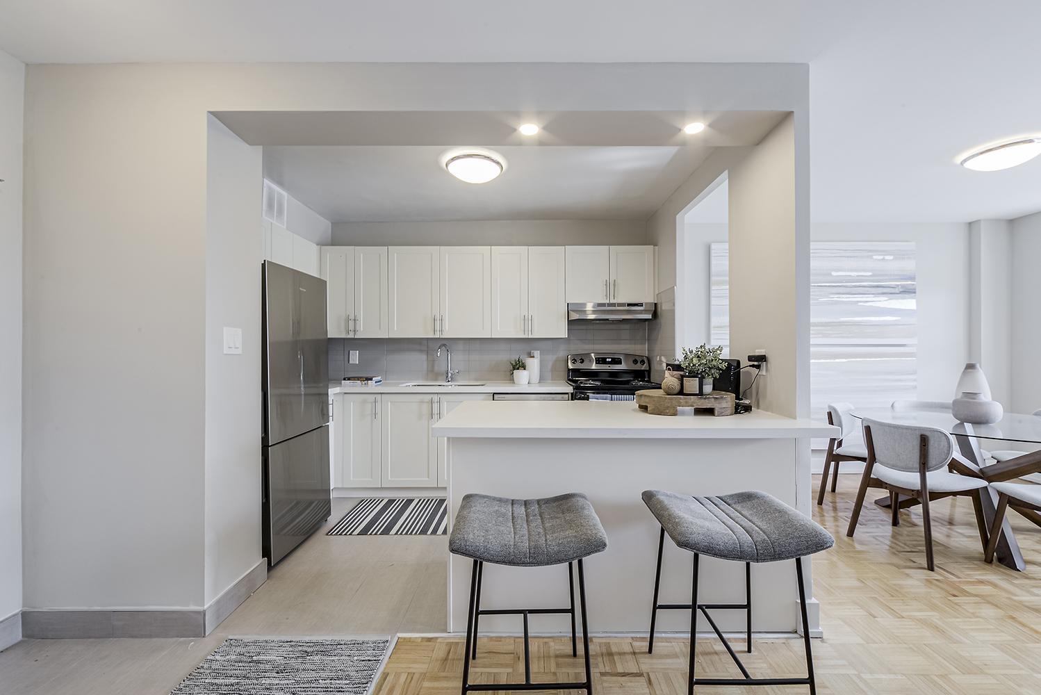 Parkway Forest Towers - Photo 2