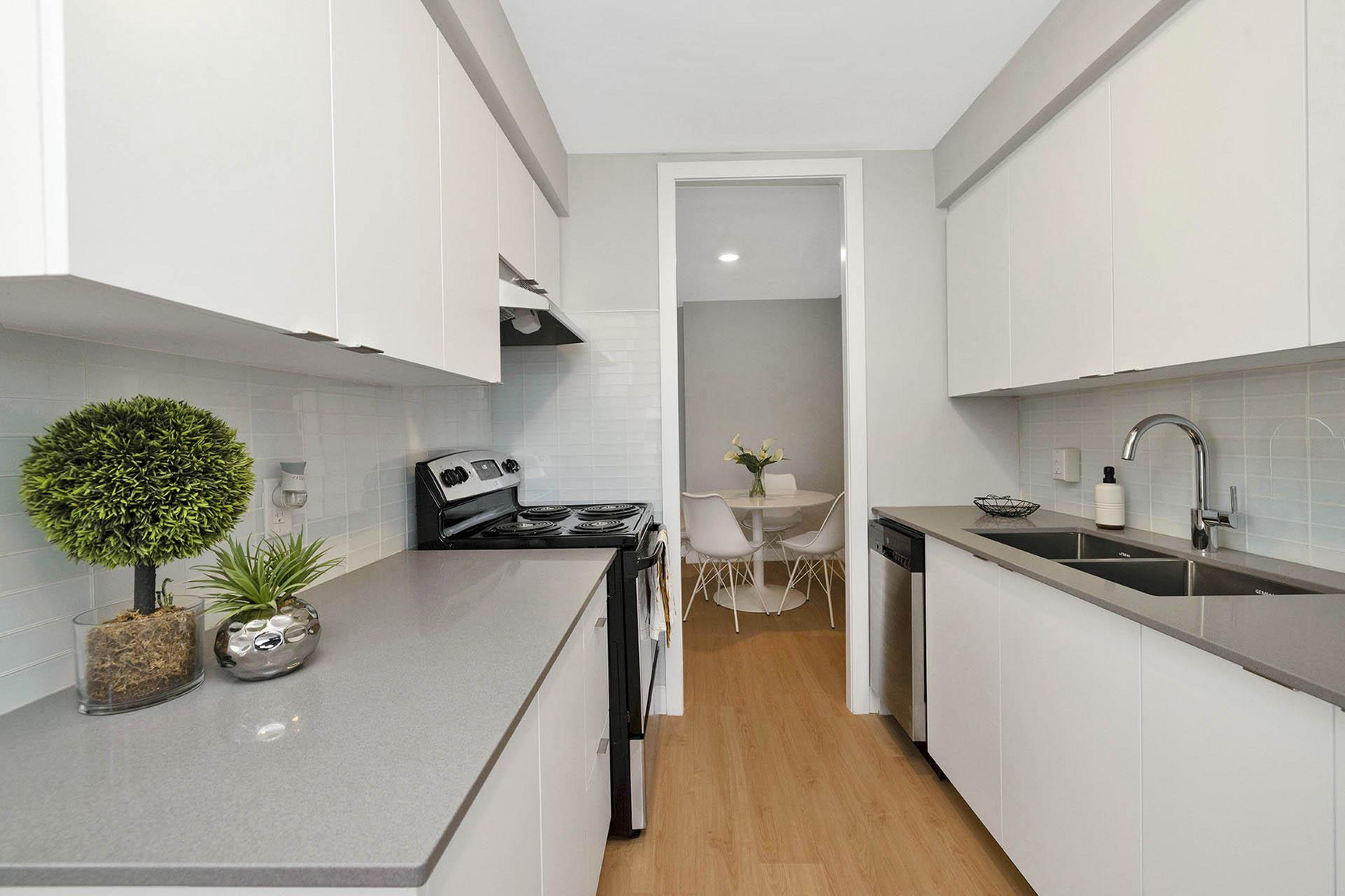 Dixie Square Apartments - Photo 2