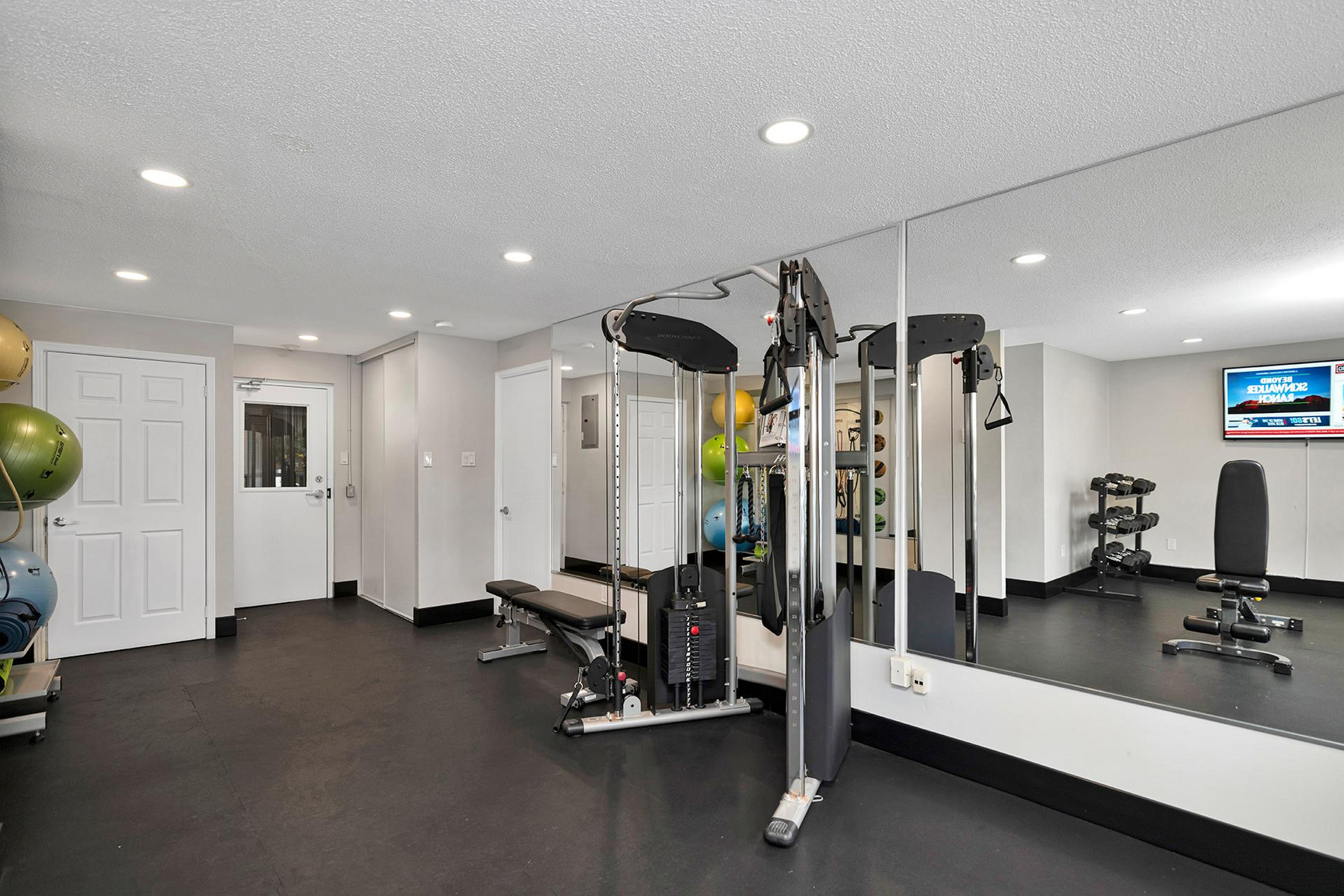 Westmount Suites - Photo 13
