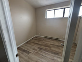 100 Christina St N - 1 bedroom