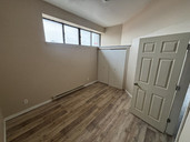 100 Christina St N - 1 bedroom