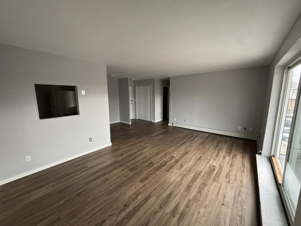 266 Christina St S - 1 bedroom - Unit 303