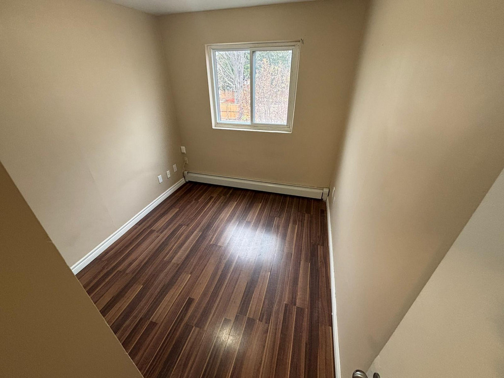 266 Christina St S - 2 bedroom