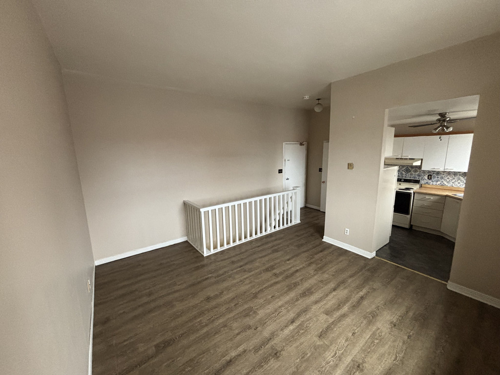 100 Christina St N - 2 bdrm