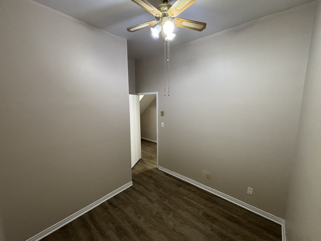 100 Christina St N - 2 bdrm